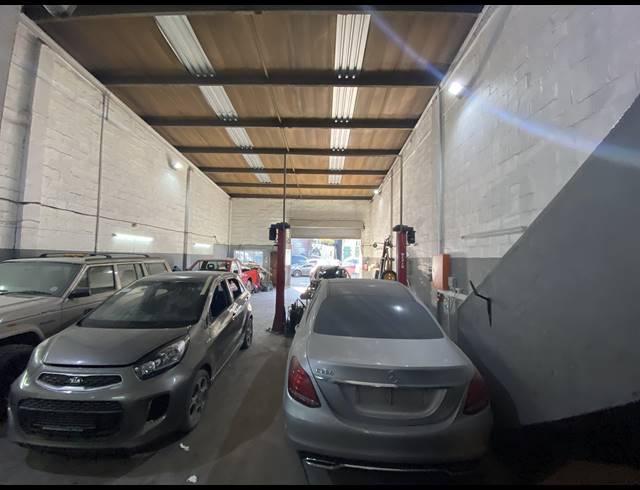 221M² WAREHOUSE TO LET IN GLEN ANIL